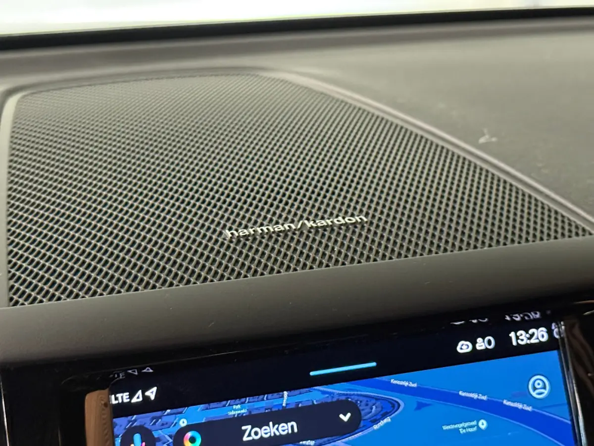 T6 AWD Recharge Plus Dark Long Range | Trekhaak | Harman Kardon | Adaptieve Cruise Control | Stoelverwarming voor+achter | Stuurwielverwarming | Parkeercamera | Full LED Meesturende koplampe