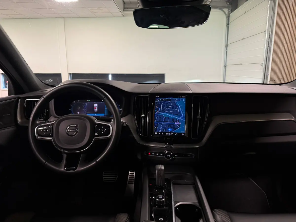 T6 AWD Recharge Plus Dark Long Range | Trekhaak | Harman Kardon | Adaptieve Cruise Control | Stoelverwarming voor+achter | Stuurwielverwarming | Parkeercamera | Full LED Meesturende koplampe