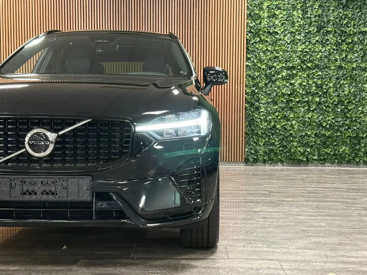 T6 AWD Recharge Plus Dark Long Range | Trekhaak | Harman Kardon | Adaptieve Cruise Control | Stoelverwarming voor+achter | Stuurwielverwarming | Parkeercamera | Full LED Meesturende koplampe