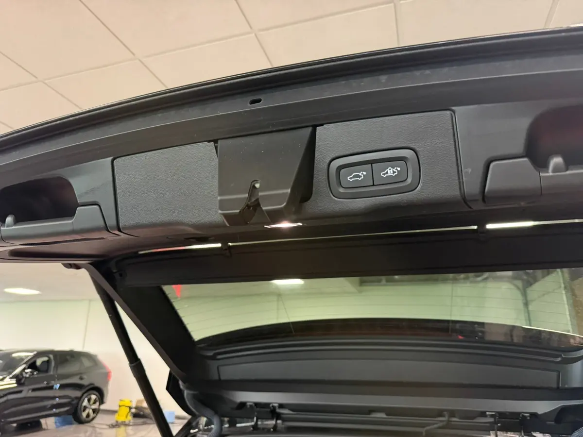 T6 AWD Recharge Plus Dark Long Range | Trekhaak | Harman Kardon | Adaptieve Cruise Control | Stoelverwarming voor+achter | Stuurwielverwarming | Parkeercamera | Full LED Meesturende koplampe