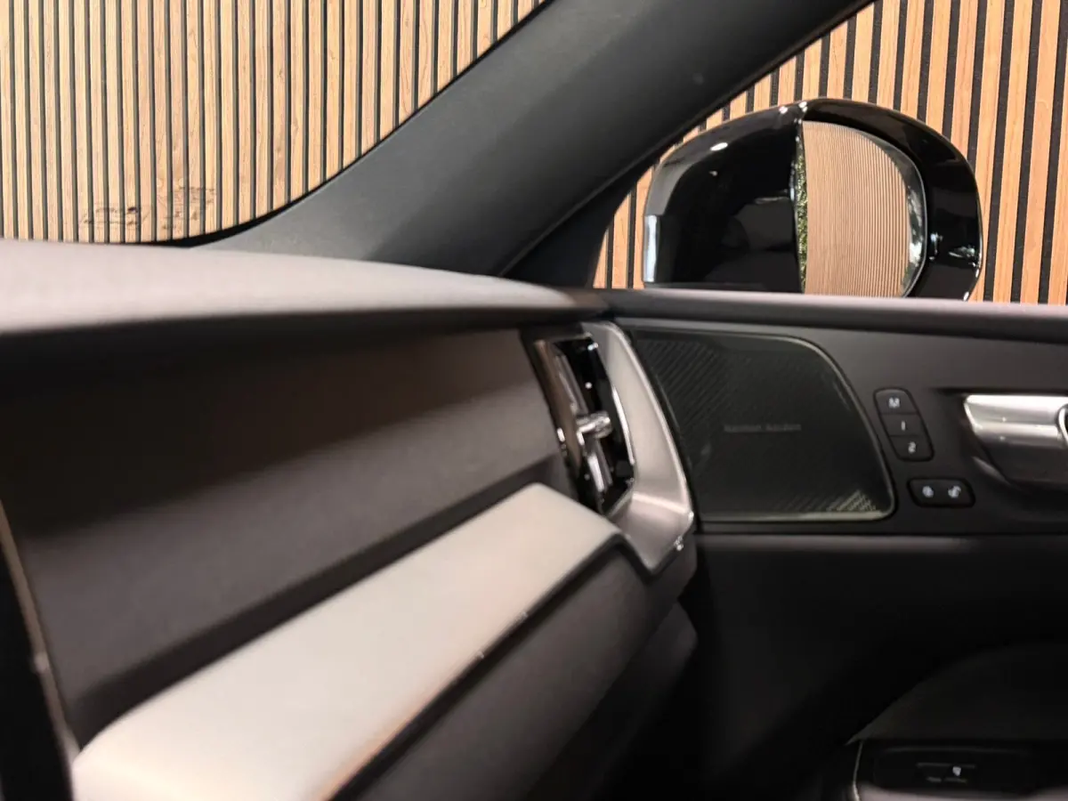 T6 AWD Recharge Plus Dark Long Range | Trekhaak | Harman Kardon | Adaptieve Cruise Control | Stoelverwarming voor+achter | Stuurwielverwarming | Parkeercamera | Full LED Meesturende koplampe