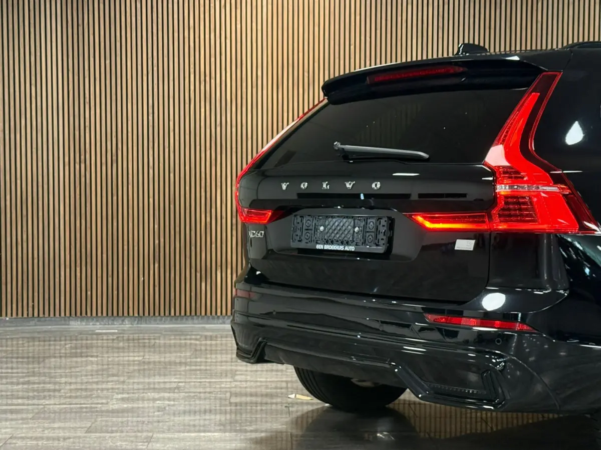 T6 AWD Recharge Plus Dark Long Range | Trekhaak | Harman Kardon | Adaptieve Cruise Control | Stoelverwarming voor+achter | Stuurwielverwarming | Parkeercamera | Full LED Meesturende koplampe