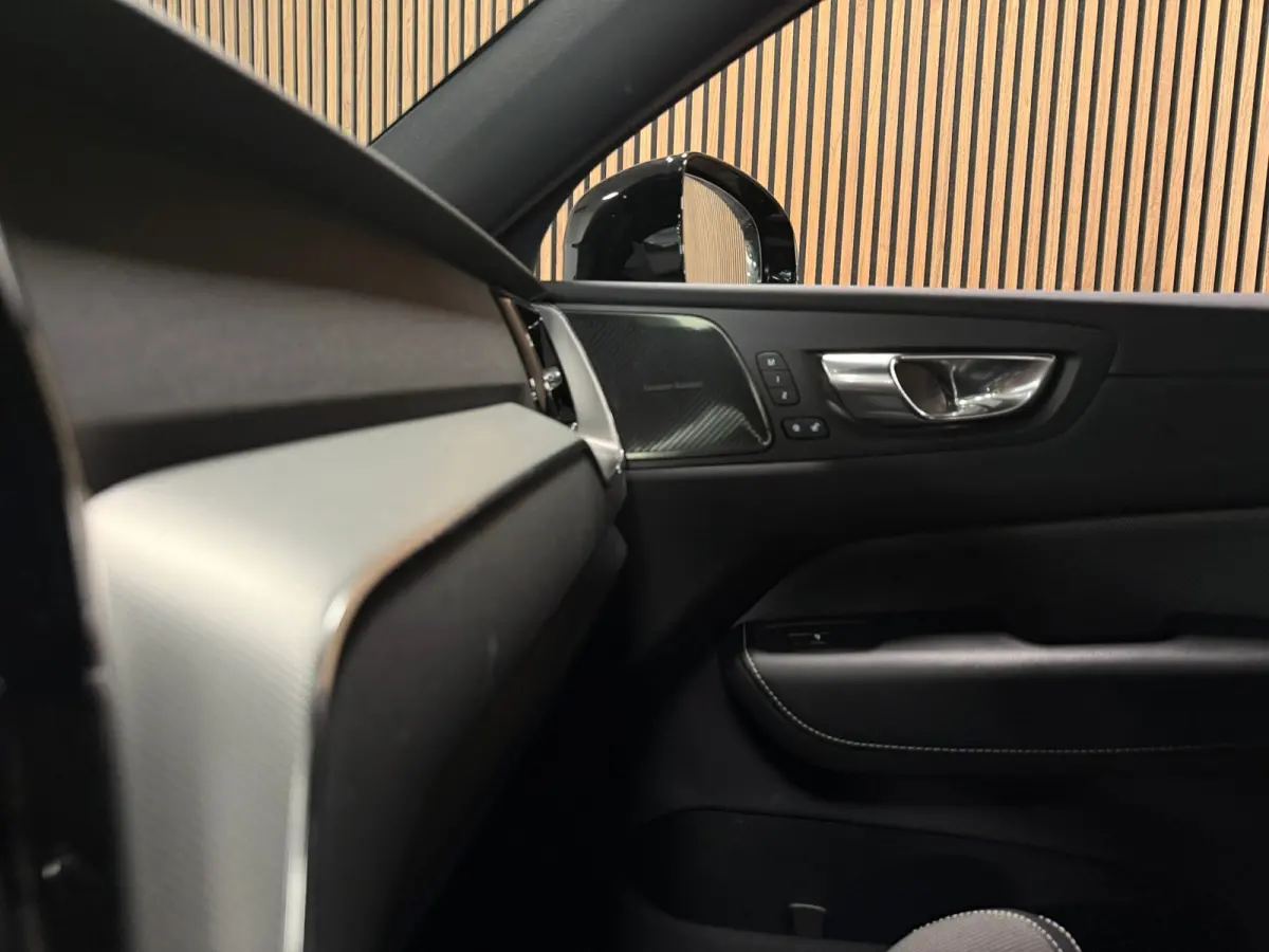 T6 AWD Recharge Plus Dark Long Range | Trekhaak | Harman Kardon | Adaptieve Cruise Control | Stoelverwarming voor+achter | Stuurwielverwarming | Parkeercamera | Full LED Meesturende koplampe