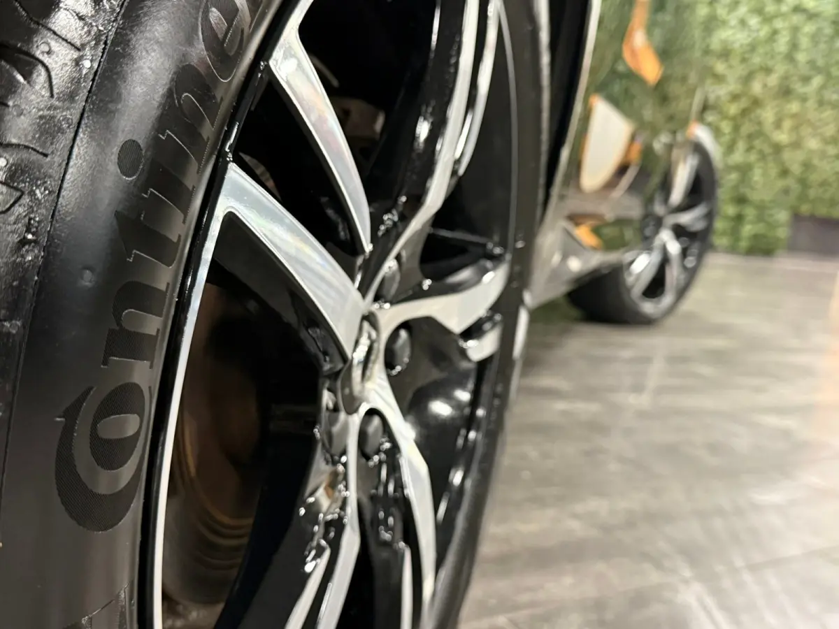 T6 AWD Recharge Plus Dark Long Range | Trekhaak | Harman Kardon | Adaptieve Cruise Control | Stoelverwarming voor+achter | Stuurwielverwarming | Parkeercamera | Full LED Meesturende koplampe