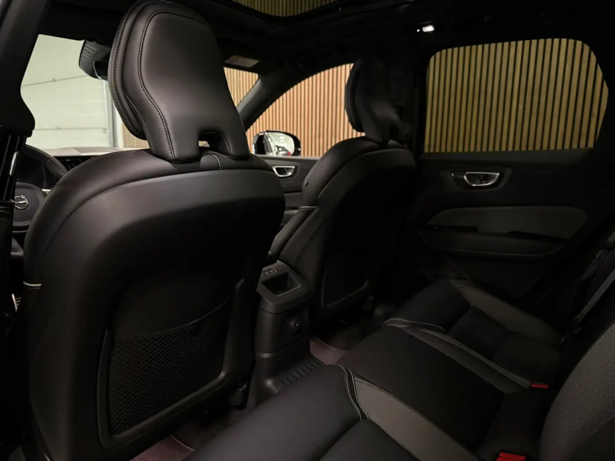 T6 AWD Recharge Plus Dark Long Range | Trekhaak | Harman Kardon | Adaptieve Cruise Control | Stoelverwarming voor+achter | Stuurwielverwarming | Parkeercamera | Full LED Meesturende koplampe
