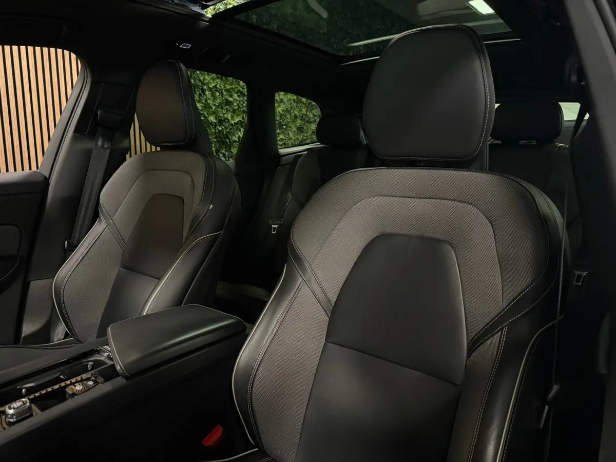 T6 AWD Recharge Plus Dark Long Range | Trekhaak | Harman Kardon | Adaptieve Cruise Control | Stoelverwarming voor+achter | Stuurwielverwarming | Parkeercamera | Full LED Meesturende koplampe