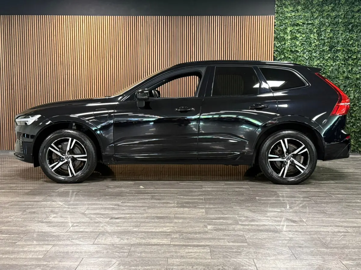 T6 AWD Recharge Plus Dark Long Range | Trekhaak | Harman Kardon | Adaptieve Cruise Control | Stoelverwarming voor+achter | Stuurwielverwarming | Parkeercamera | Full LED Meesturende koplampe
