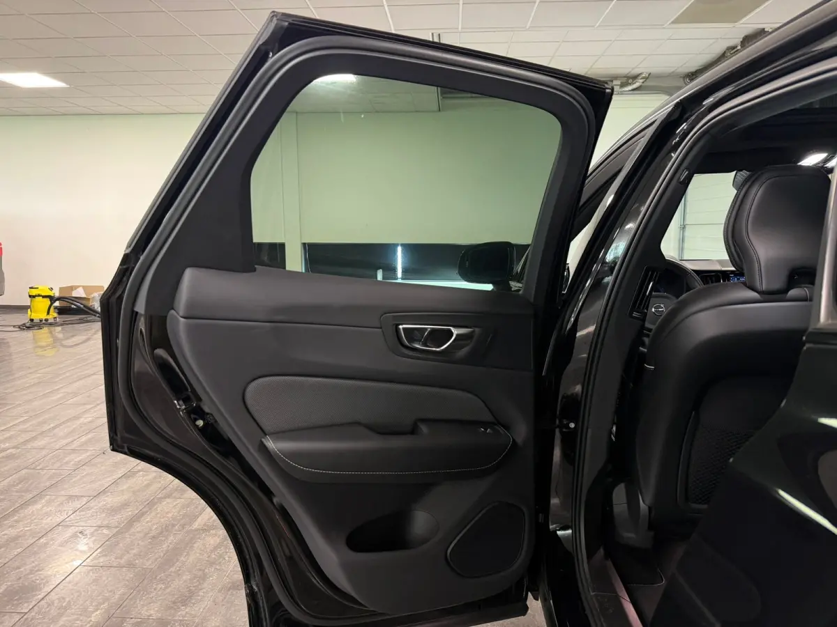 T6 AWD Recharge Plus Dark Long Range | Trekhaak | Harman Kardon | Adaptieve Cruise Control | Stoelverwarming voor+achter | Stuurwielverwarming | Parkeercamera | Full LED Meesturende koplampe