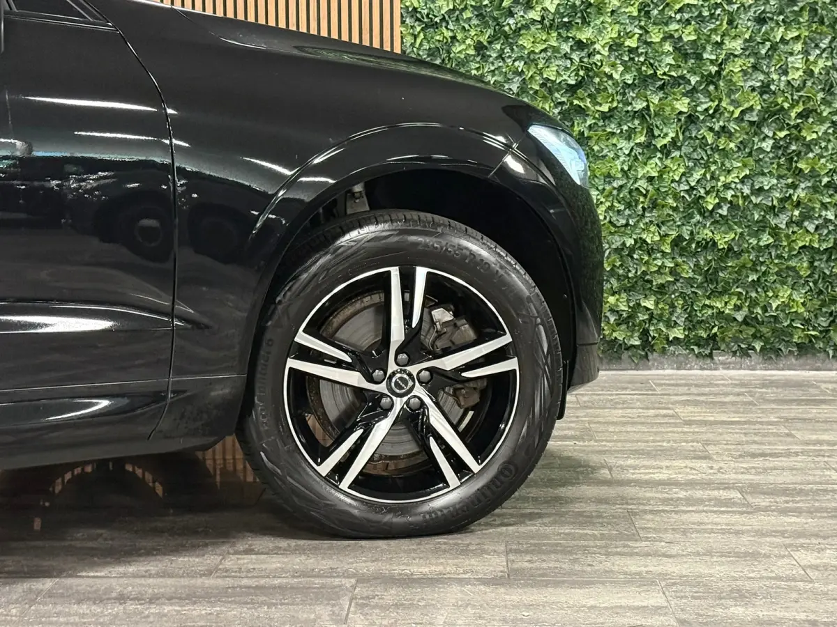 T6 AWD Recharge Plus Dark Long Range | Trekhaak | Harman Kardon | Adaptieve Cruise Control | Stoelverwarming voor+achter | Stuurwielverwarming | Parkeercamera | Full LED Meesturende koplampe