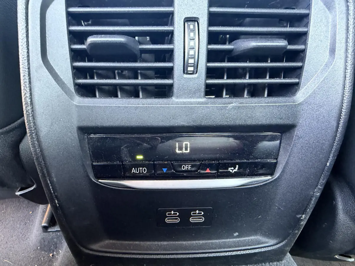 330i High Executive M-Sport | Navigatie | Climate Control | Stoelverwarming | Parkeersensoren |