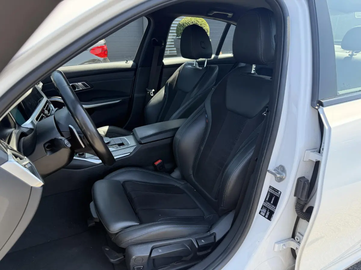 330i High Executive M-Sport | Navigatie | Climate Control | Stoelverwarming | Parkeersensoren |