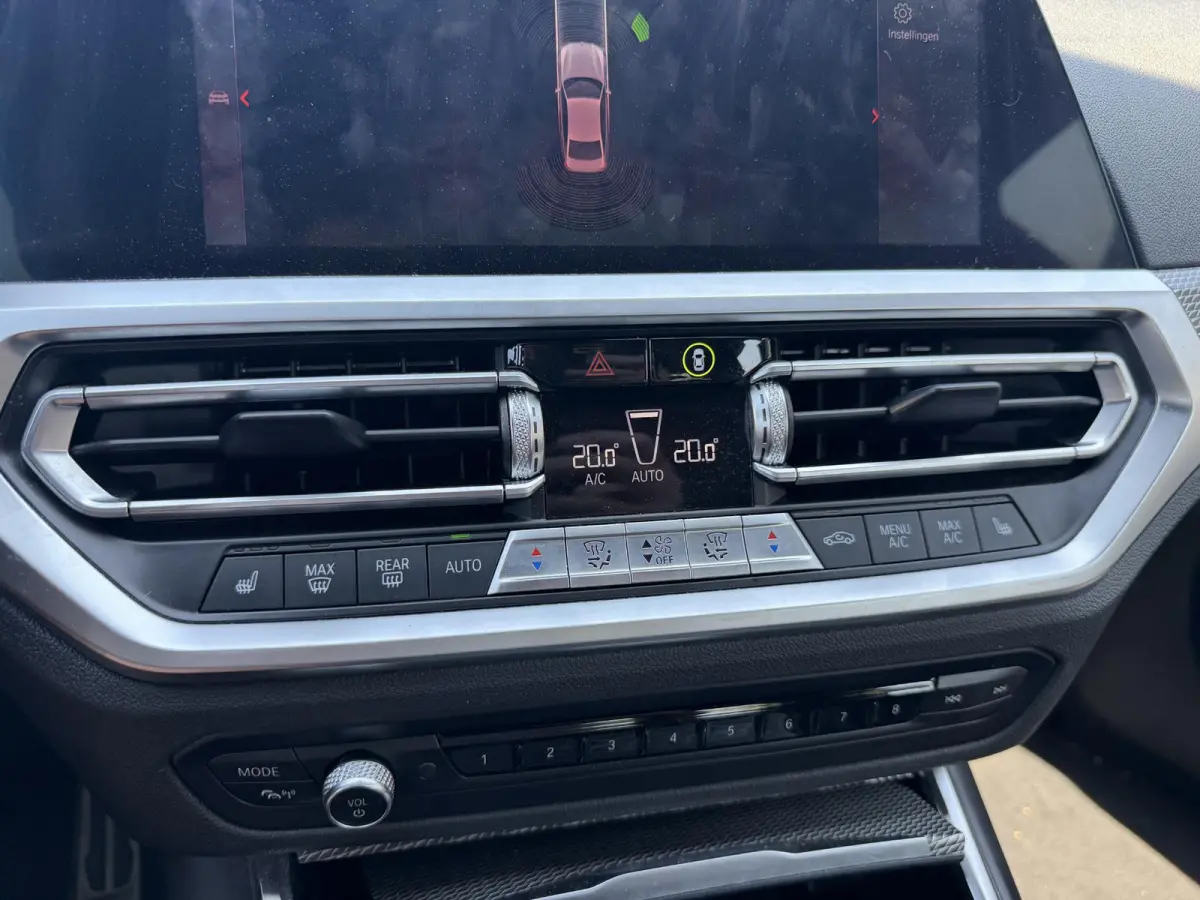 330i High Executive M-Sport | Navigatie | Climate Control | Stoelverwarming | Parkeersensoren |