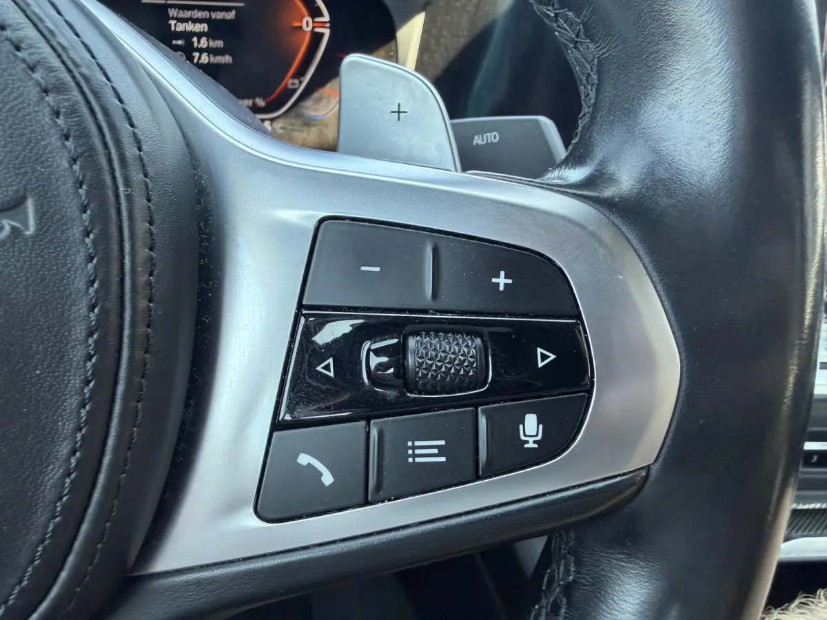 330i High Executive M-Sport | Navigatie | Climate Control | Stoelverwarming | Parkeersensoren |