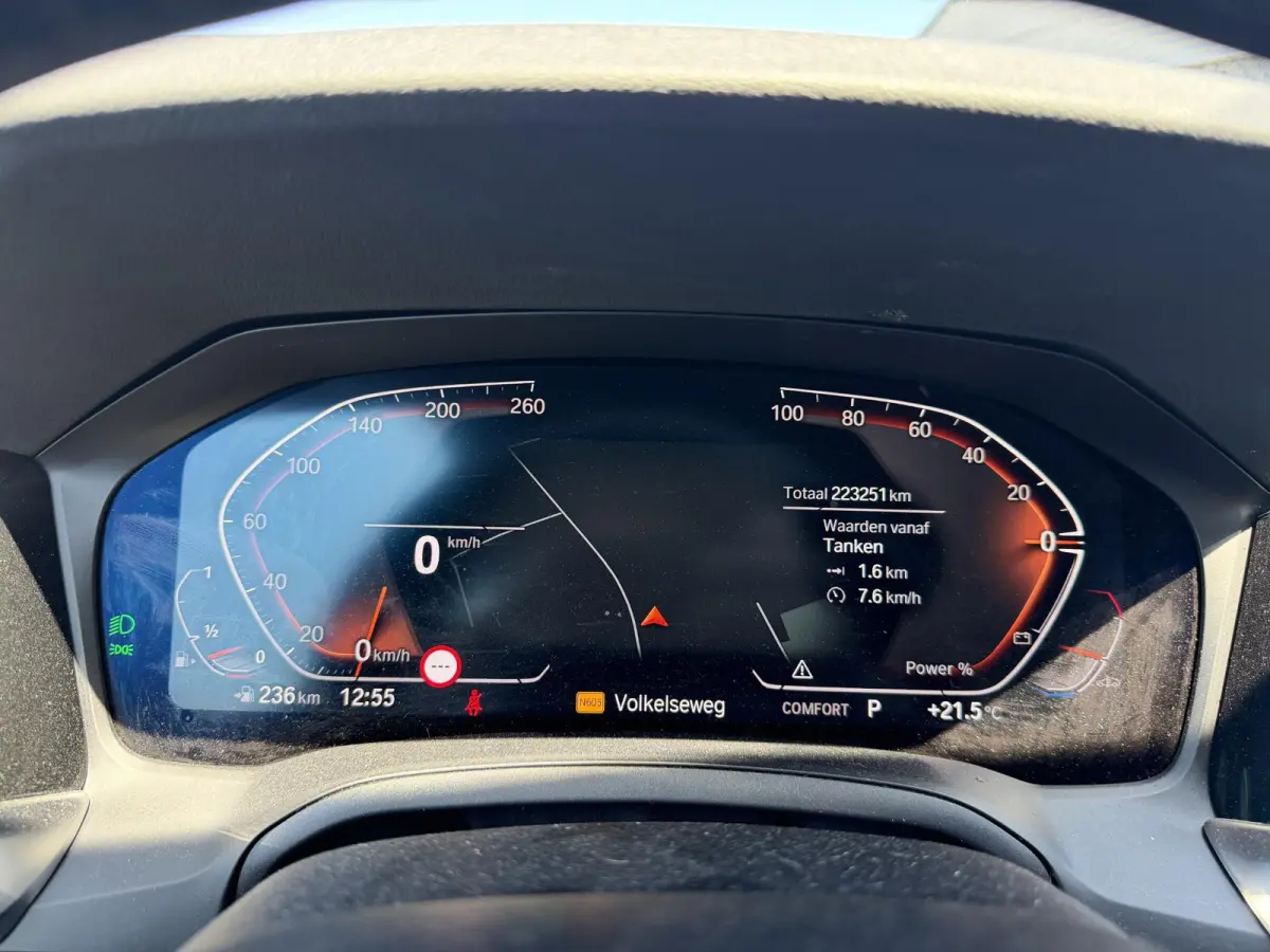 330i High Executive M-Sport | Navigatie | Climate Control | Stoelverwarming | Parkeersensoren |