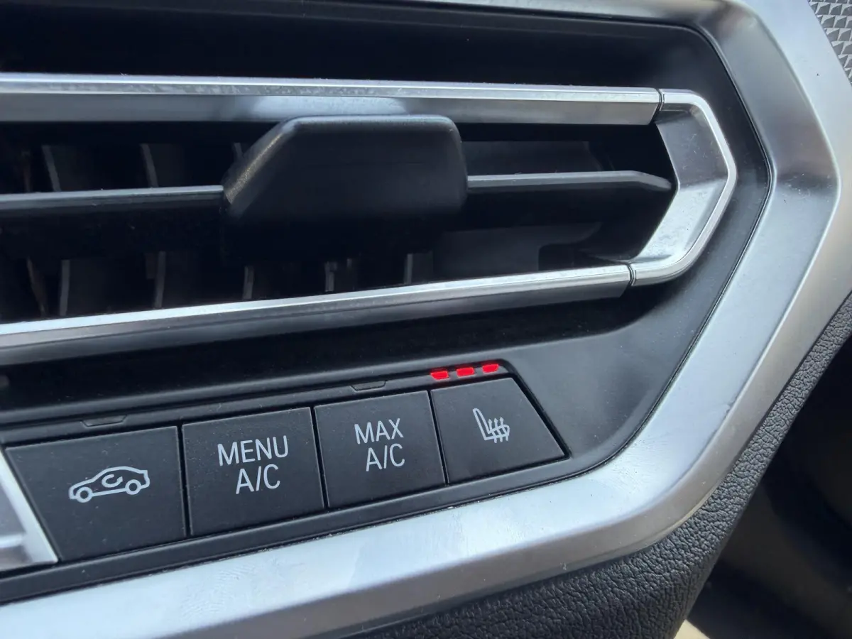 330i High Executive M-Sport | Navigatie | Climate Control | Stoelverwarming | Parkeersensoren |