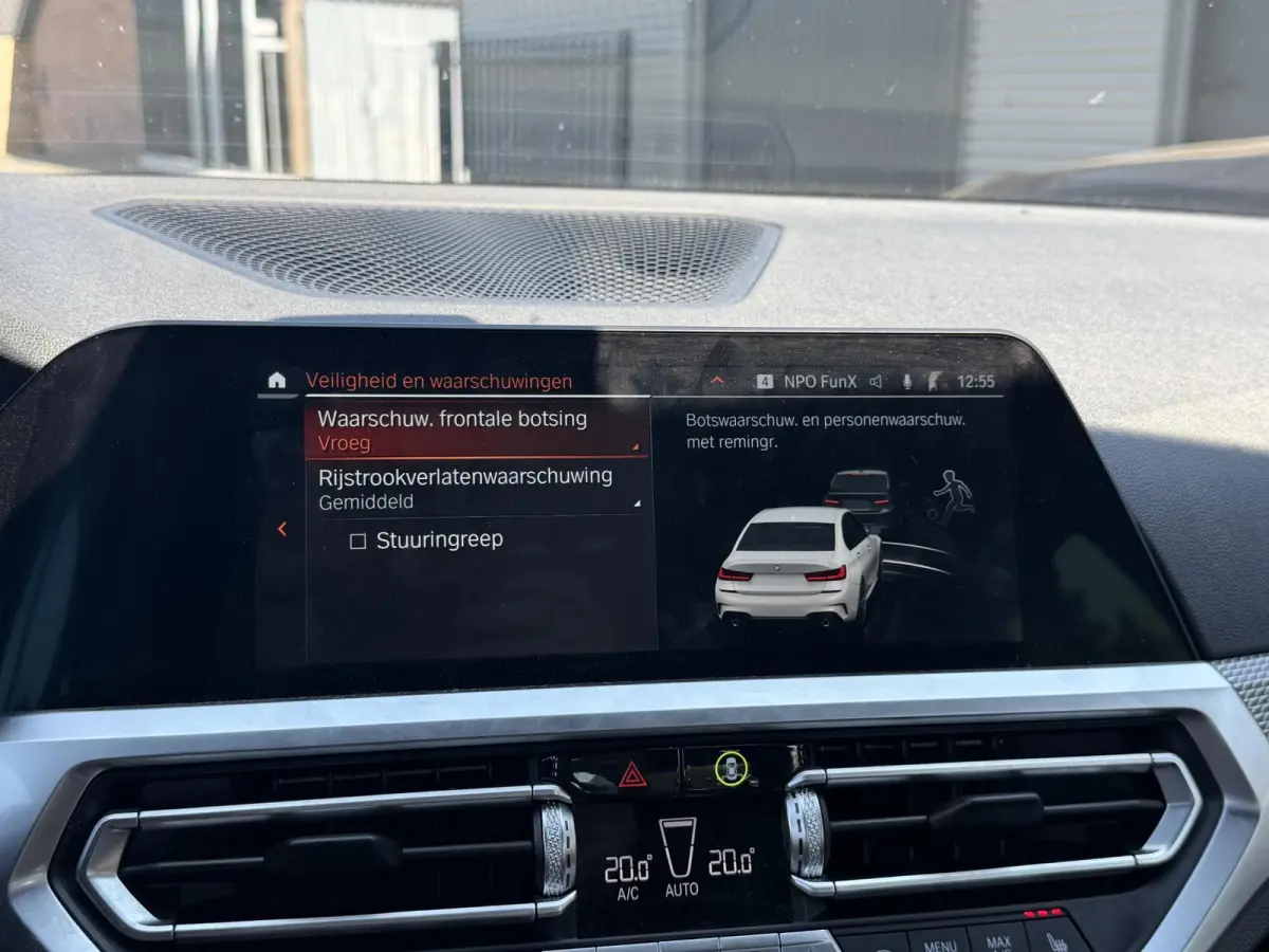 330i High Executive M-Sport | Navigatie | Climate Control | Stoelverwarming | Parkeersensoren |