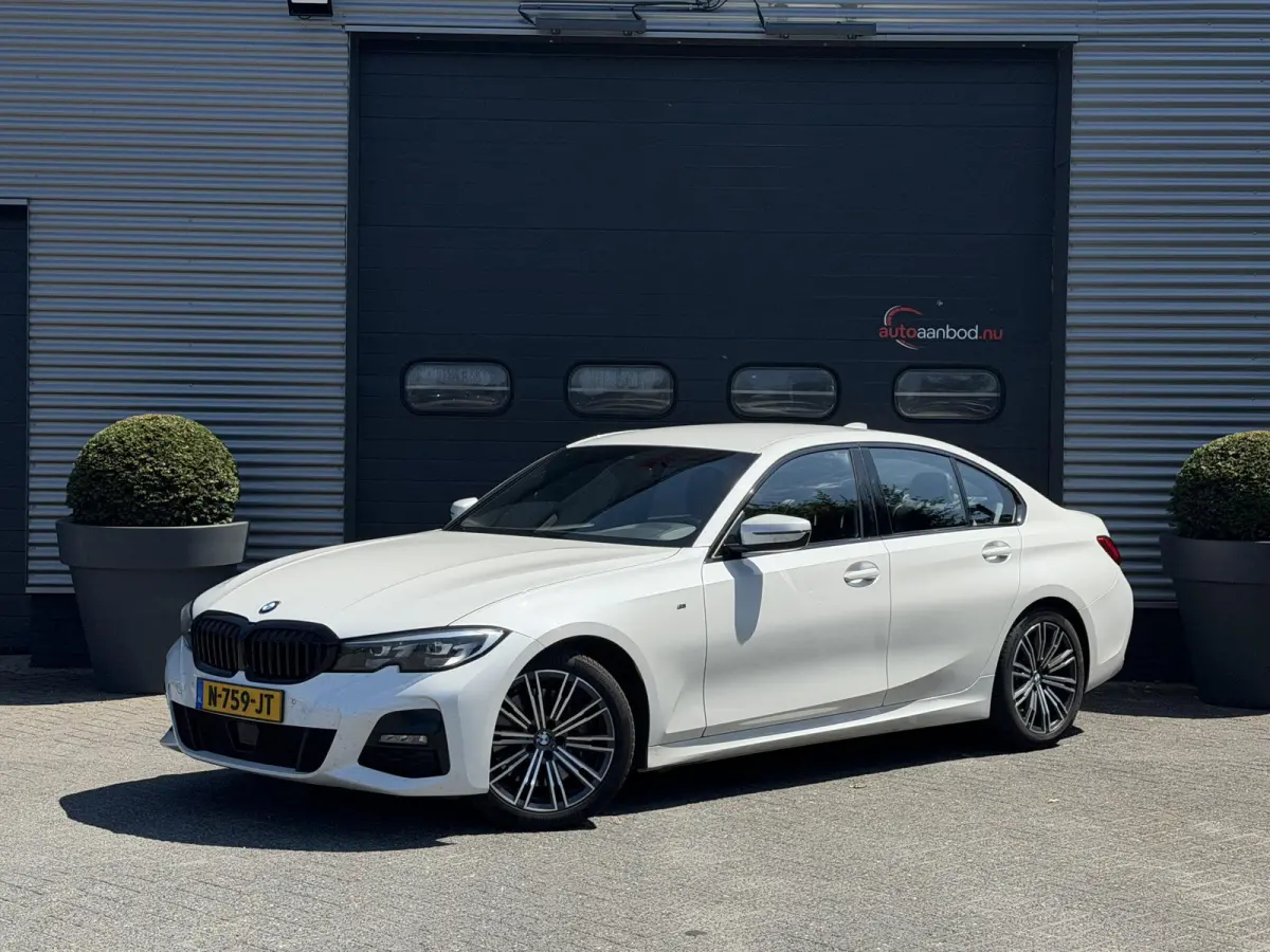 330i High Executive M-Sport | Navigatie | Climate Control | Stoelverwarming | Parkeersensoren |