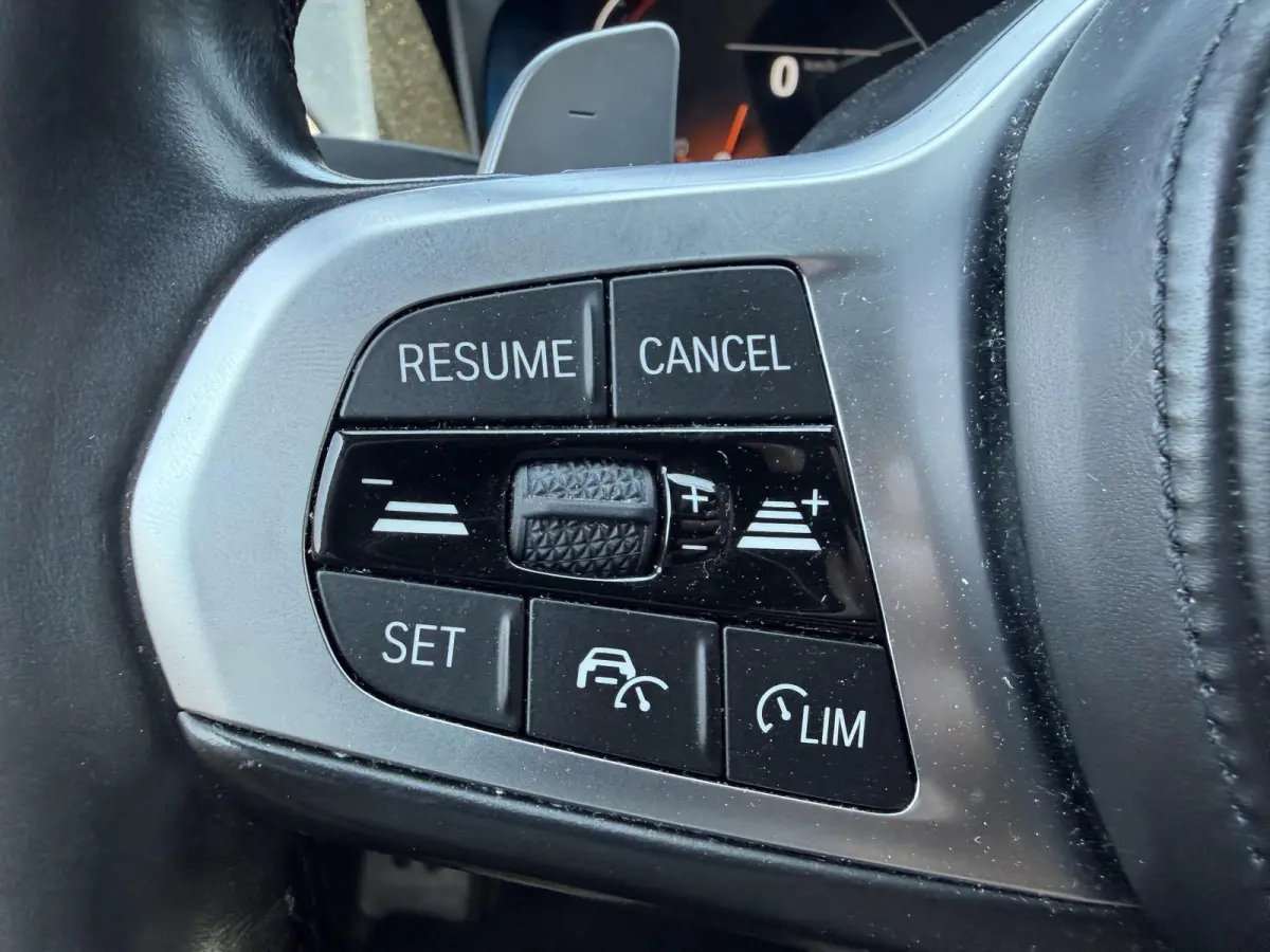 330i High Executive M-Sport | Navigatie | Climate Control | Stoelverwarming | Parkeersensoren |