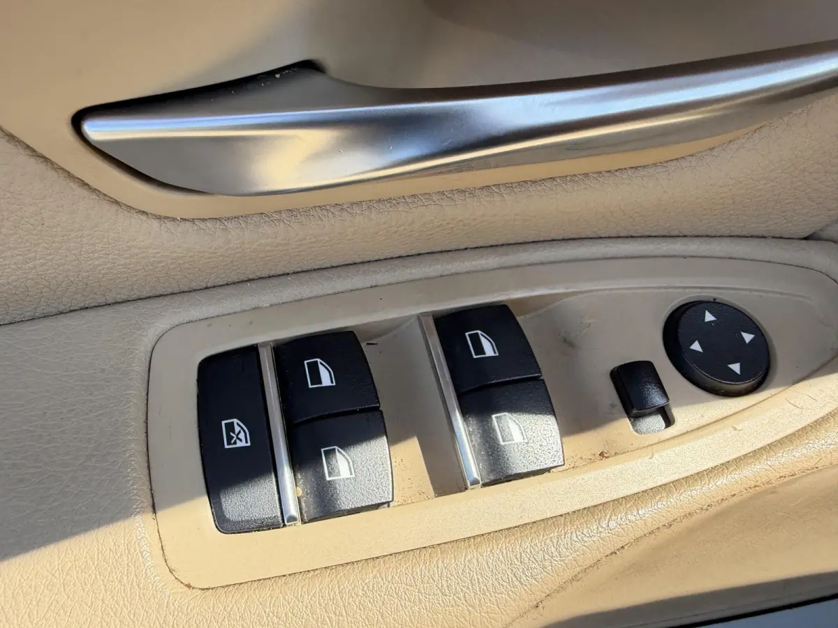 330e High Executive SOH 91,3% | Navigatie | Lederen Bekleding | 19 Inch Lichtmetalen Velgen | Cruise Control |