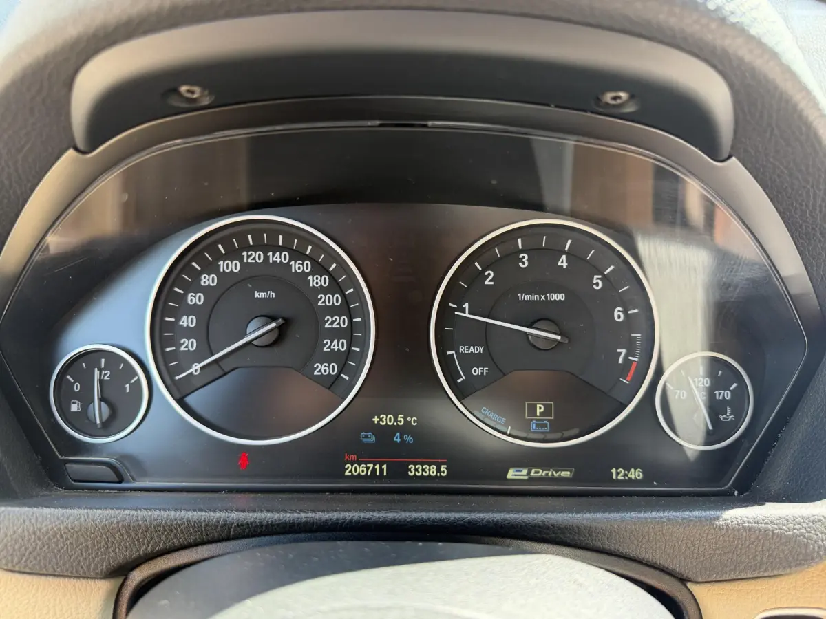 330e High Executive SOH 91,3% | Navigatie | Lederen Bekleding | 19 Inch Lichtmetalen Velgen | Cruise Control |