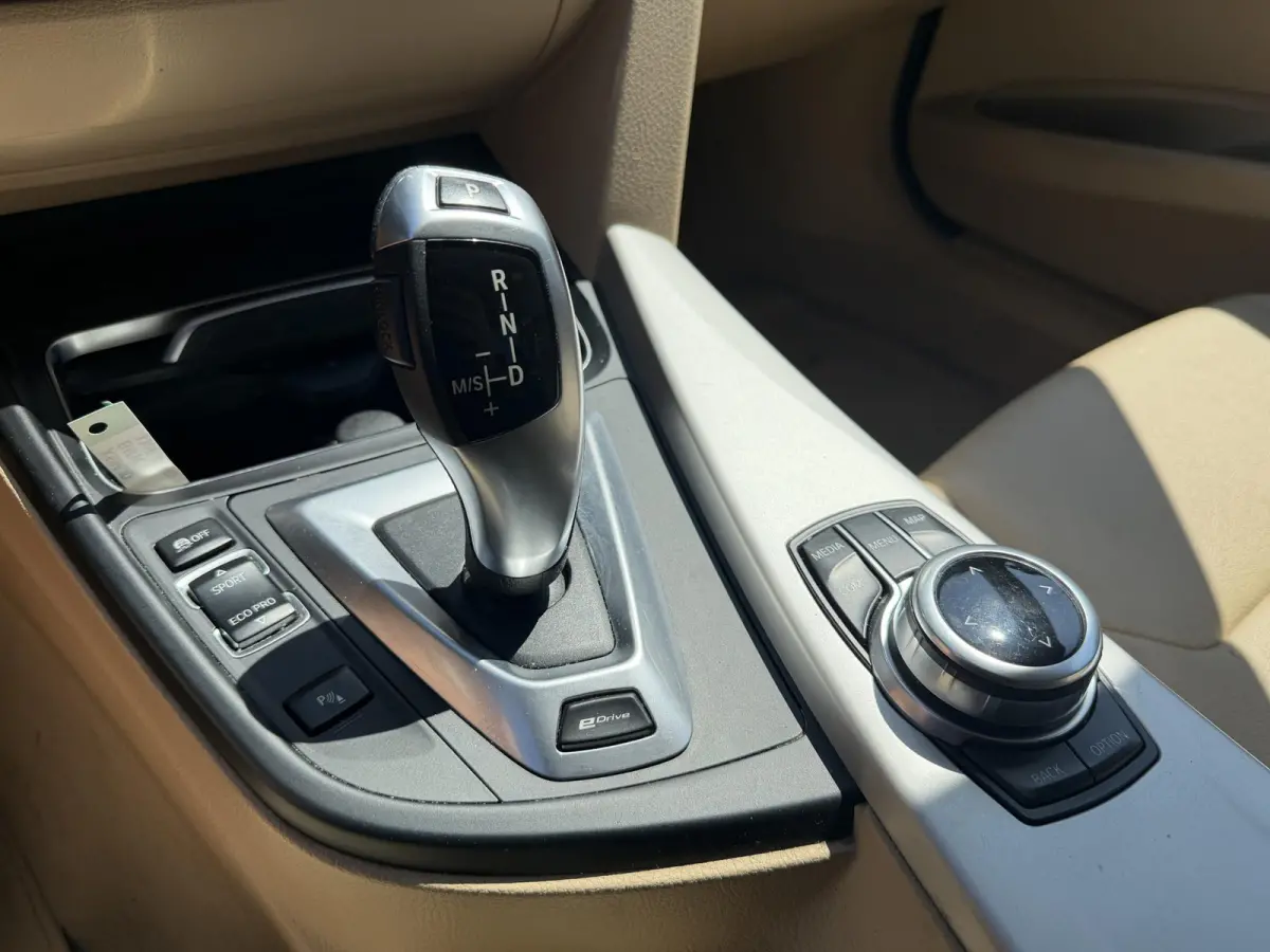 330e High Executive SOH 91,3% | Navigatie | Lederen Bekleding | 19 Inch Lichtmetalen Velgen | Cruise Control |