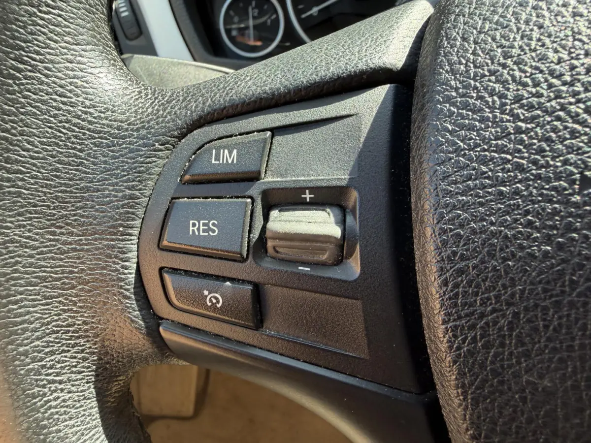 330e High Executive SOH 91,3% | Navigatie | Lederen Bekleding | 19 Inch Lichtmetalen Velgen | Cruise Control |