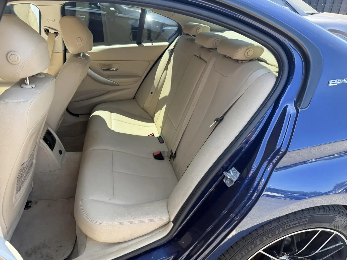 330e High Executive SOH 91,3% | Navigatie | Lederen Bekleding | 19 Inch Lichtmetalen Velgen | Cruise Control |