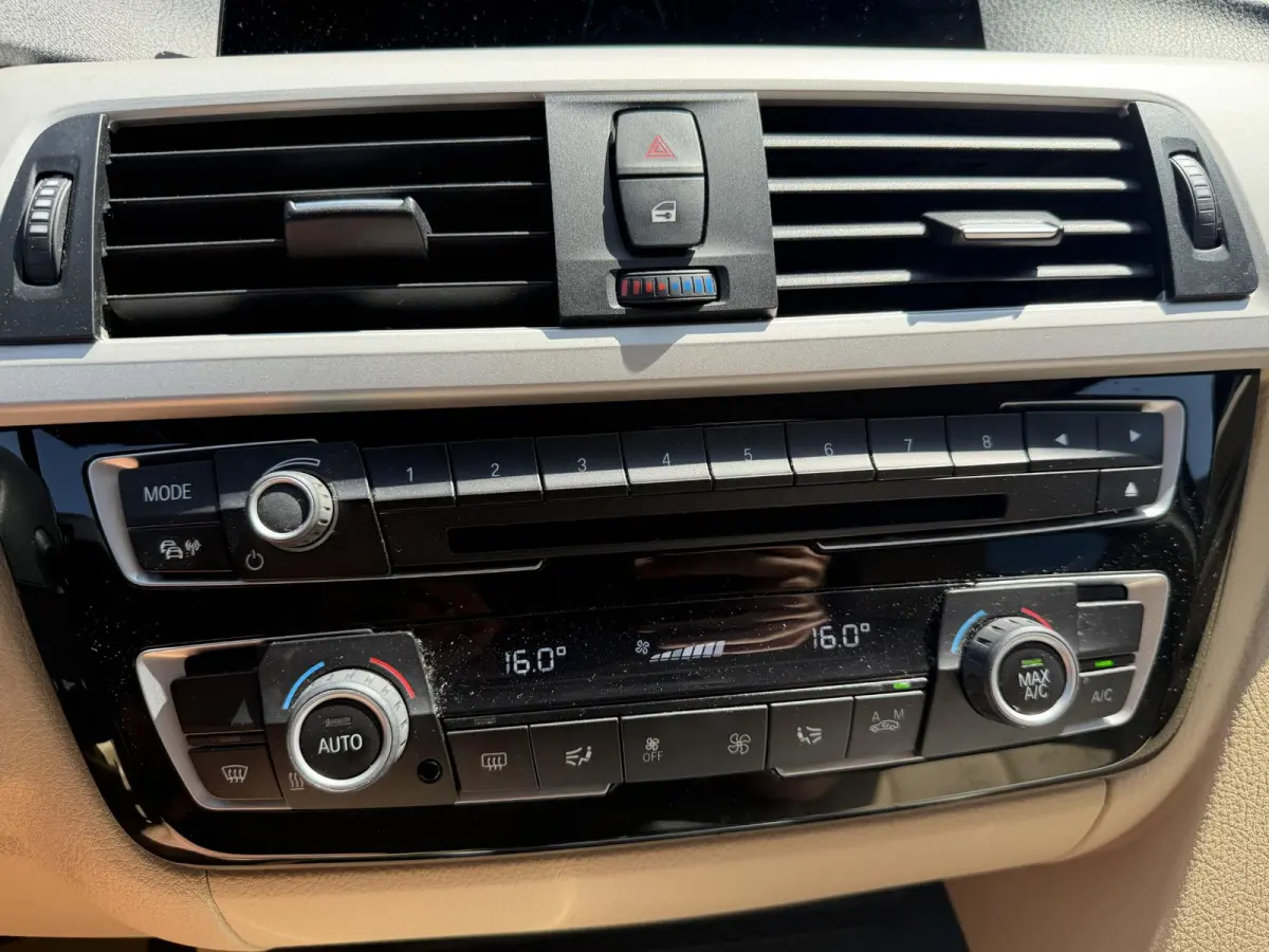 330e High Executive SOH 91,3% | Navigatie | Lederen Bekleding | 19 Inch Lichtmetalen Velgen | Cruise Control |