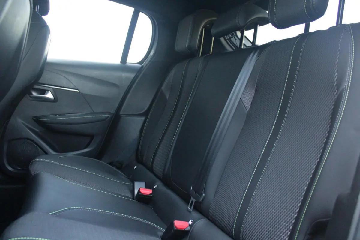 1.2 Hybrid 145PK AUTOMAAT GT | CAMERA VOOR + ACHTER | NAVIGATIE | DRAADLOZE APPLE CARPLAY/ANDROID AUTO | FULL LED KOPLAMPEN | LICHTMETALEN VELGEN 17" | DODEHOEK DETECTIE | DRAADLOZE TELEFOON