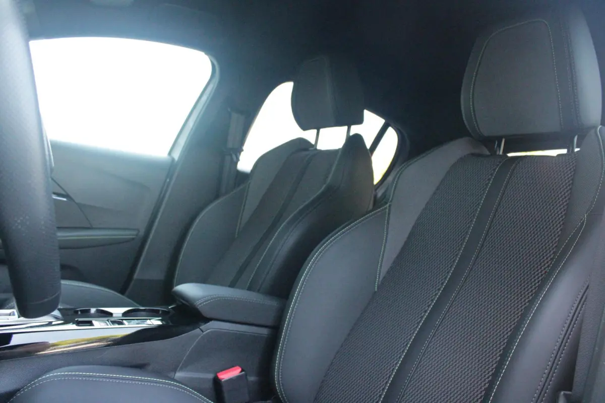 1.2 Hybrid 145PK AUTOMAAT GT | CAMERA VOOR + ACHTER | NAVIGATIE | DRAADLOZE APPLE CARPLAY/ANDROID AUTO | FULL LED KOPLAMPEN | LICHTMETALEN VELGEN 17" | DODEHOEK DETECTIE | DRAADLOZE TELEFOON