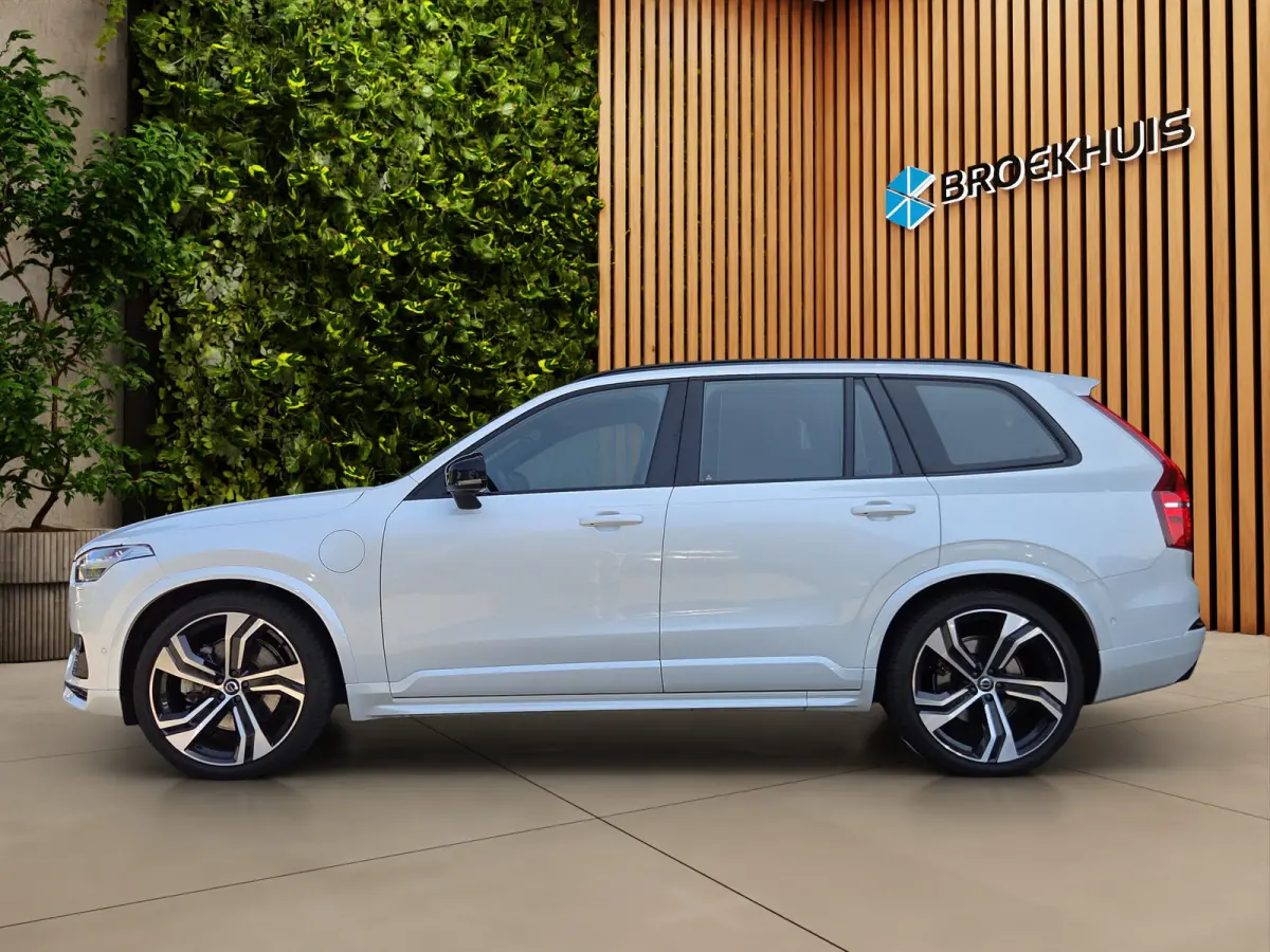 2.0 T8 Recharge AWD Ultimate Dark | Trekhaak | Luchtvering | Bowers&Wilkins | HUD | 360 Cam | Pano