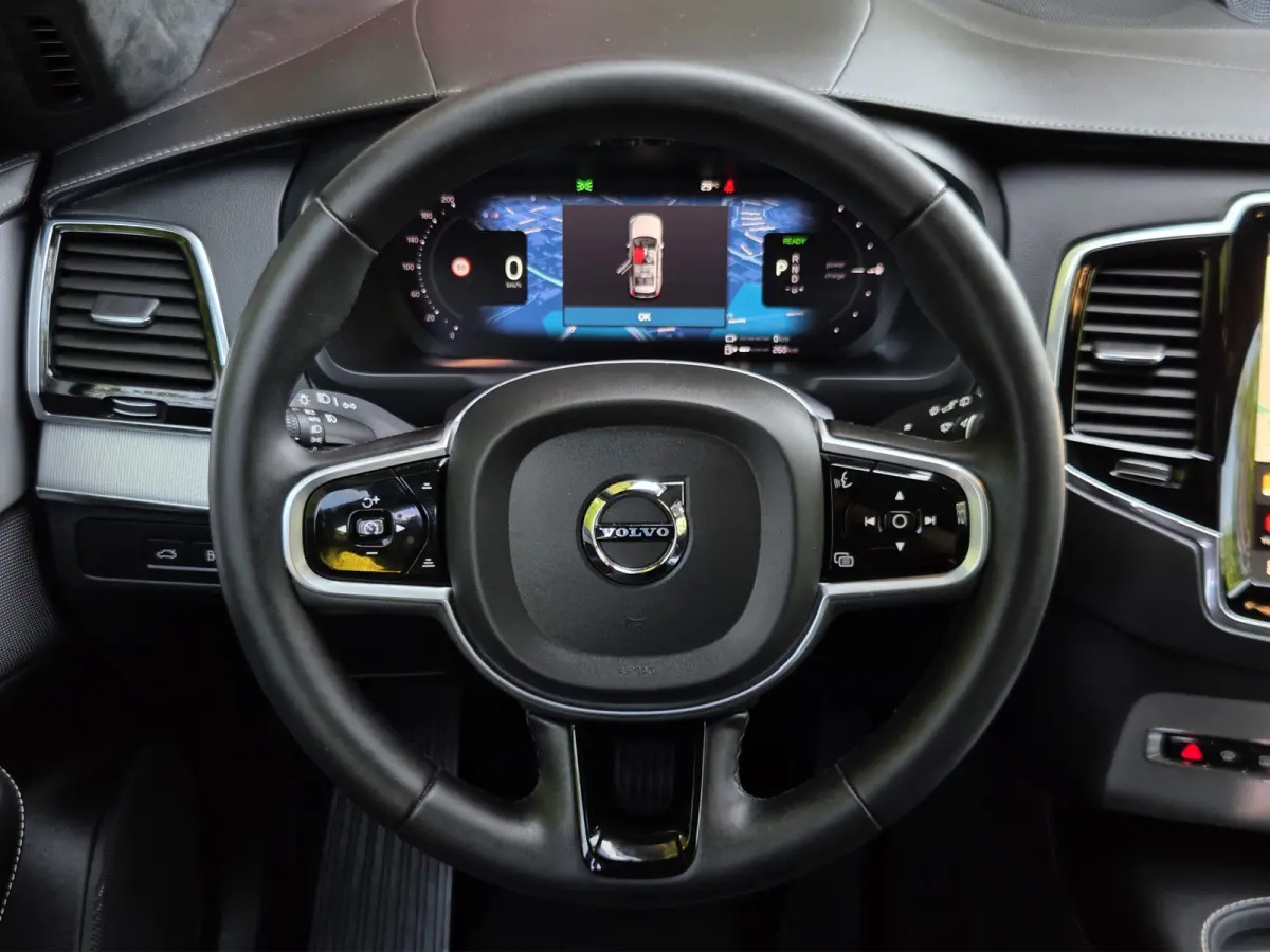 2.0 T8 Recharge AWD Ultimate Dark | Trekhaak | Luchtvering | Bowers&Wilkins | HUD | 360 Cam | Pano