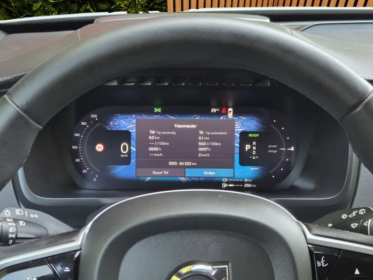 2.0 T8 Recharge AWD Ultimate Dark | Trekhaak | Luchtvering | Bowers&Wilkins | HUD | 360 Cam | Pano