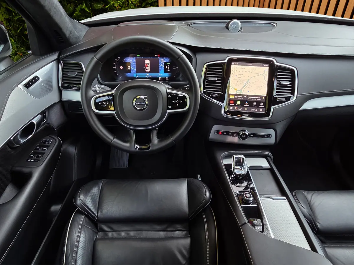 2.0 T8 Recharge AWD Ultimate Dark | Trekhaak | Luchtvering | Bowers&Wilkins | HUD | 360 Cam | Pano