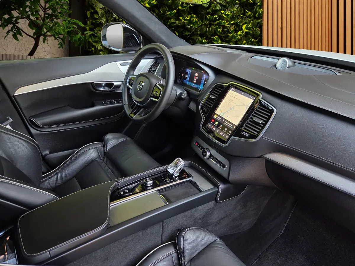 2.0 T8 Recharge AWD Ultimate Dark | Trekhaak | Luchtvering | Bowers&Wilkins | HUD | 360 Cam | Pano