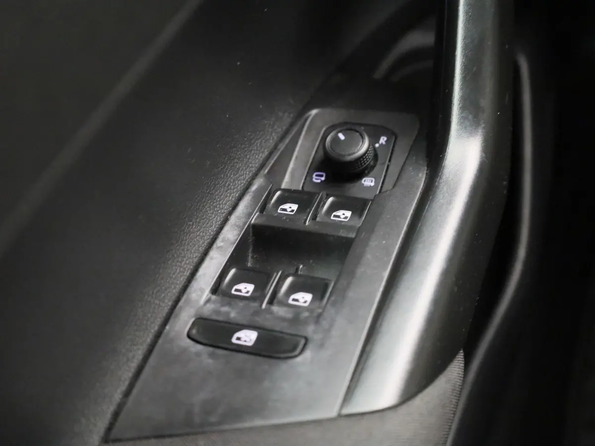 1.0 TSI Life Business 95 PK| Origineel Nederlands | 1e Eigenaar | Navigatie | Stoelverwarming | Climatronic | Parkeersensoren | Digitale Cockpit
