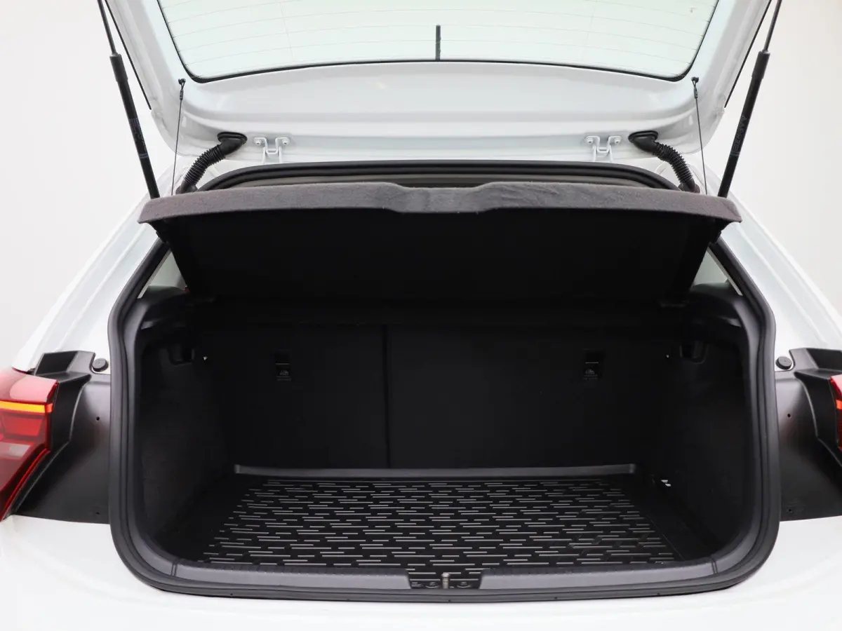 1.0 TSI Life Business 95 PK| Origineel Nederlands | 1e Eigenaar | Navigatie | Stoelverwarming | Climatronic | Parkeersensoren | Digitale Cockpit