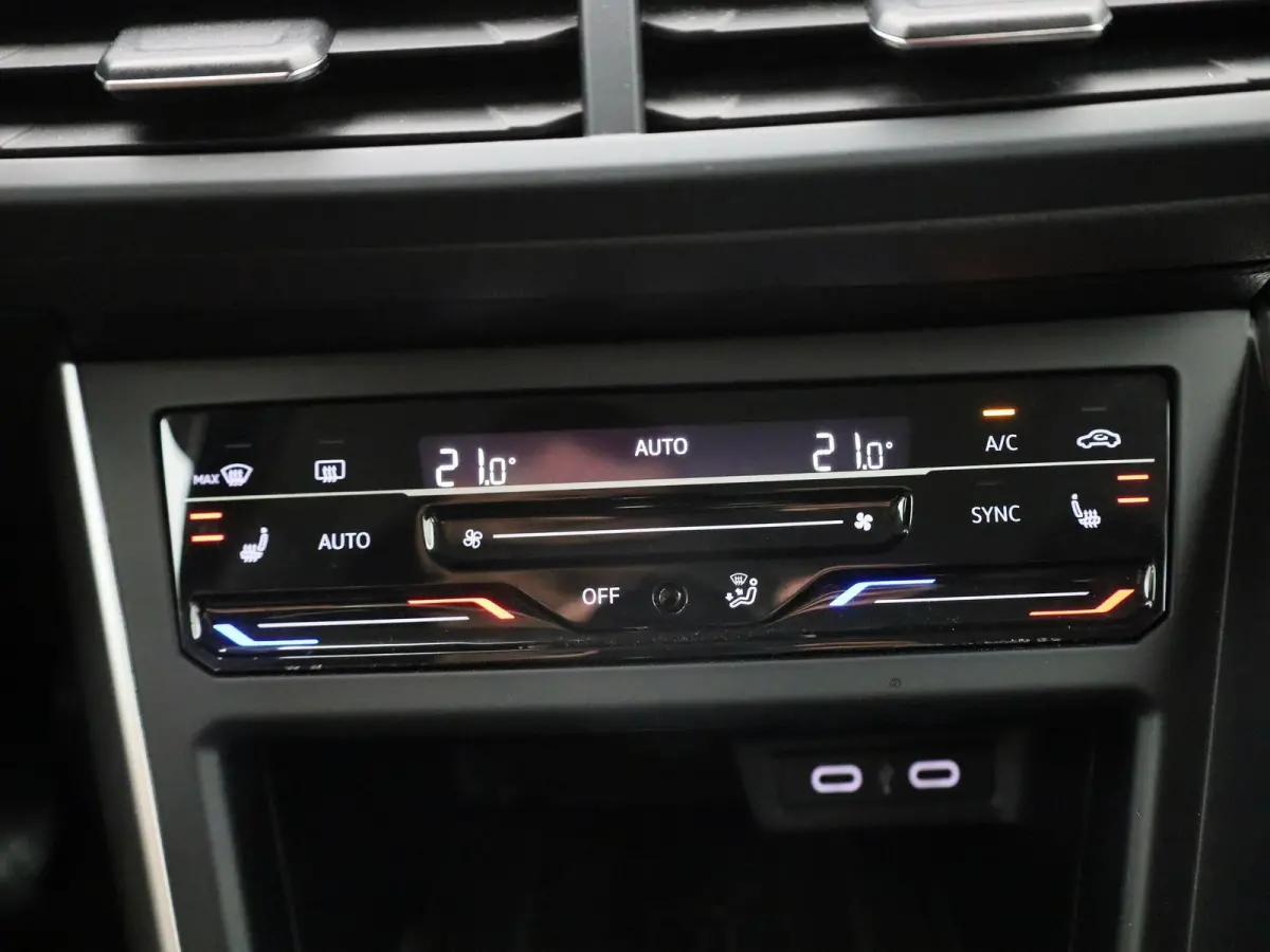 1.0 TSI Life Business 95 PK| Origineel Nederlands | 1e Eigenaar | Navigatie | Stoelverwarming | Climatronic | Parkeersensoren | Digitale Cockpit