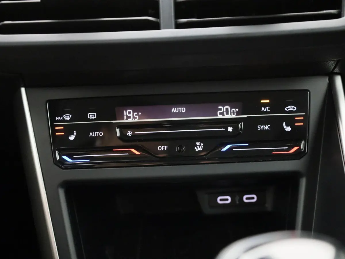 1.0 TSI Life Business 95 PK| Origineel Nederlands | 1e Eigenaar | Navigatie | Stoelverwarming | Climatronic | Parkeersensoren | Digitale Cockpit