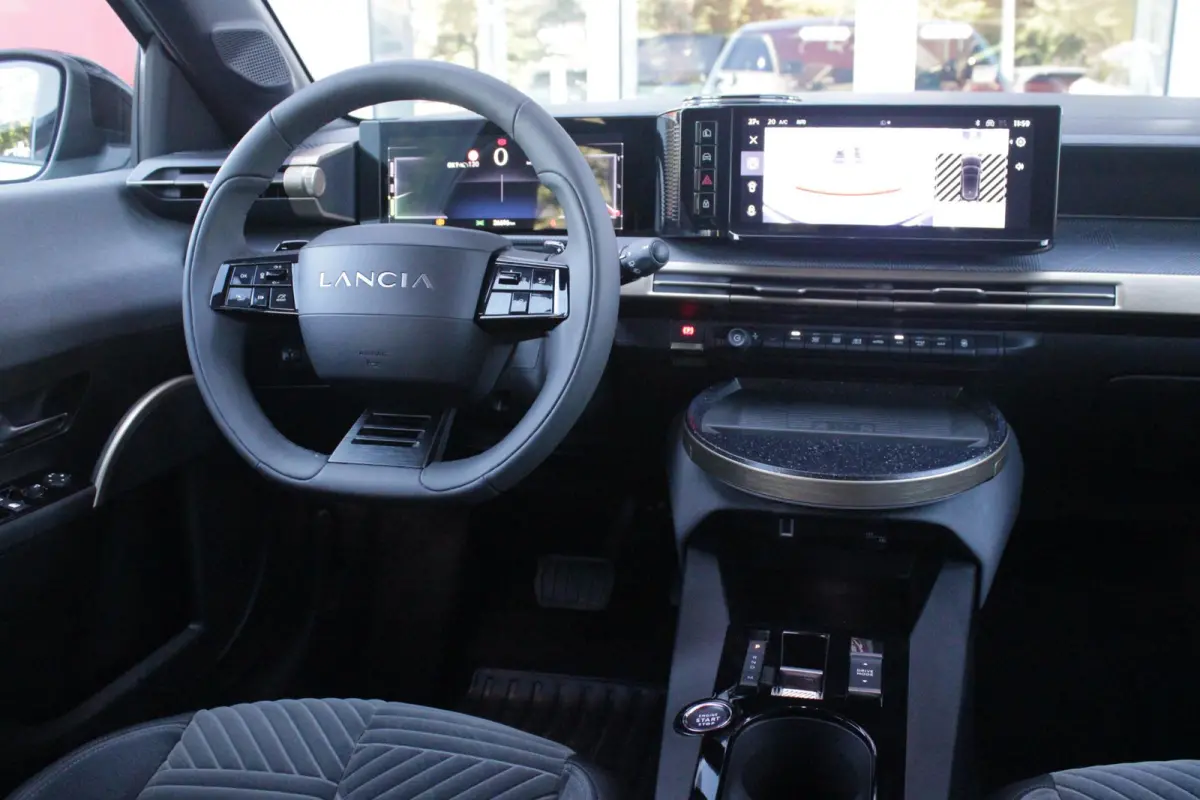 1.2 Hybrid 110PK AUTOMAAT LX | CAMERA VOOR + ACHTER | PARKEERSENSOREN VOOR + ACHTER | DRIVE PACK: ADAPTIVE CRUISE CONTROL/DODEHOEK DETECTIE/ELEKTRISCH INKLAPBARE BUITENSPIEGELS/SPROTIEF STUU
