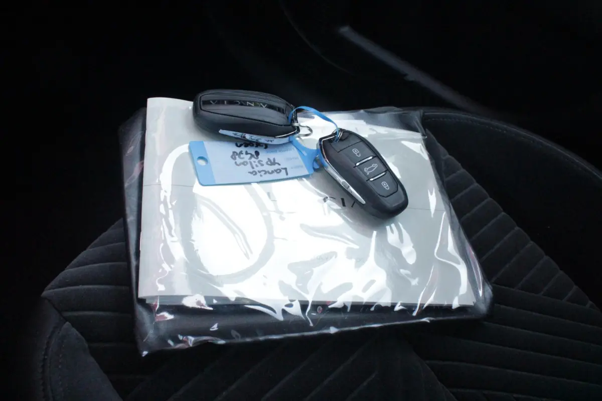 1.2 Hybrid 110PK AUTOMAAT LX | CAMERA VOOR + ACHTER | PARKEERSENSOREN VOOR + ACHTER | DRIVE PACK: ADAPTIVE CRUISE CONTROL/DODEHOEK DETECTIE/ELEKTRISCH INKLAPBARE BUITENSPIEGELS/SPROTIEF STUU