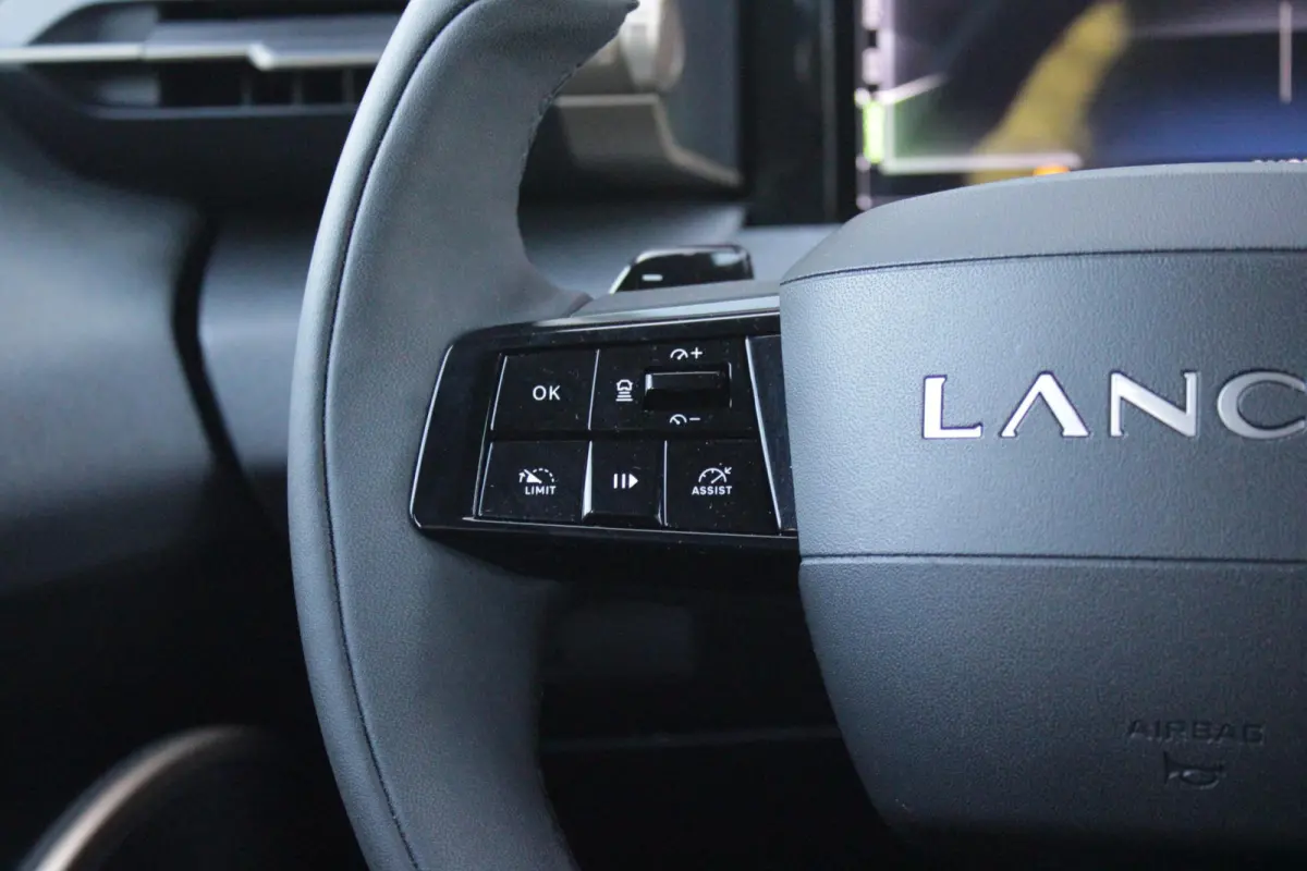 1.2 Hybrid 110PK AUTOMAAT LX | CAMERA VOOR + ACHTER | PARKEERSENSOREN VOOR + ACHTER | DRIVE PACK: ADAPTIVE CRUISE CONTROL/DODEHOEK DETECTIE/ELEKTRISCH INKLAPBARE BUITENSPIEGELS/SPROTIEF STUU