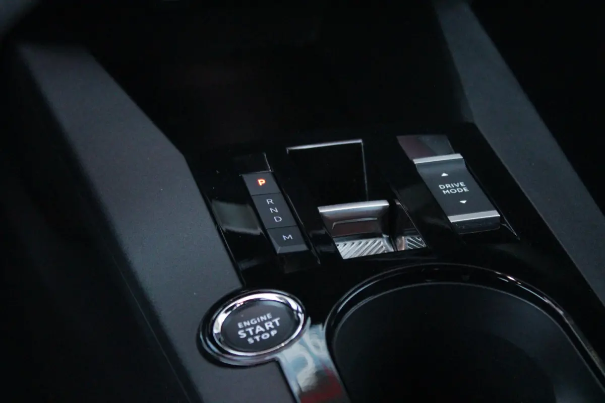1.2 Hybrid 110PK AUTOMAAT LX | CAMERA VOOR + ACHTER | PARKEERSENSOREN VOOR + ACHTER | DRIVE PACK: ADAPTIVE CRUISE CONTROL/DODEHOEK DETECTIE/ELEKTRISCH INKLAPBARE BUITENSPIEGELS/SPROTIEF STUU