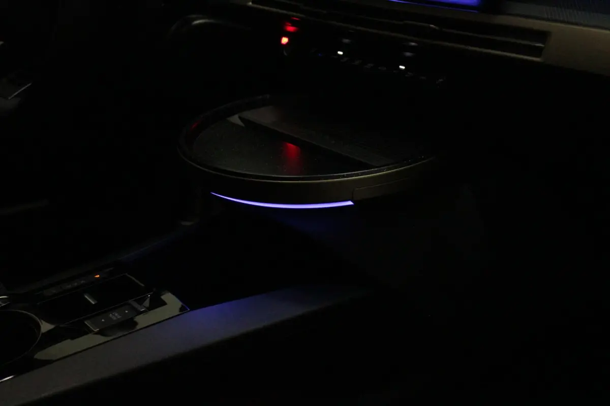 1.2 Hybrid 110PK AUTOMAAT LX | CAMERA VOOR + ACHTER | PARKEERSENSOREN VOOR + ACHTER | DRIVE PACK: ADAPTIVE CRUISE CONTROL/DODEHOEK DETECTIE/ELEKTRISCH INKLAPBARE BUITENSPIEGELS/SPROTIEF STUU