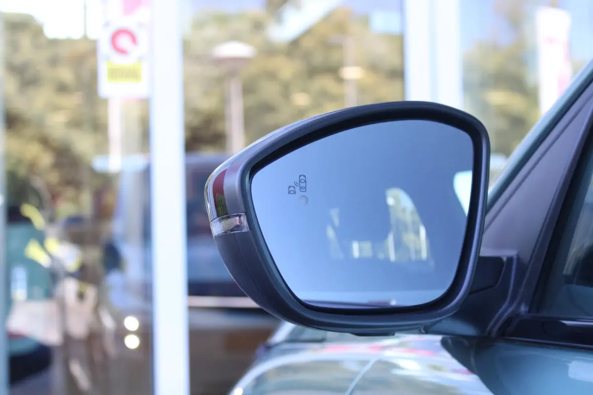 1.2 Hybrid 110PK AUTOMAAT LX | CAMERA VOOR + ACHTER | PARKEERSENSOREN VOOR + ACHTER | DRIVE PACK: ADAPTIVE CRUISE CONTROL/DODEHOEK DETECTIE/ELEKTRISCH INKLAPBARE BUITENSPIEGELS/SPROTIEF STUU