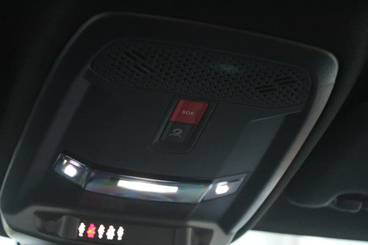1.2 Hybrid 110PK AUTOMAAT LX | CAMERA VOOR + ACHTER | PARKEERSENSOREN VOOR + ACHTER | DRIVE PACK: ADAPTIVE CRUISE CONTROL/DODEHOEK DETECTIE/ELEKTRISCH INKLAPBARE BUITENSPIEGELS/SPROTIEF STUU
