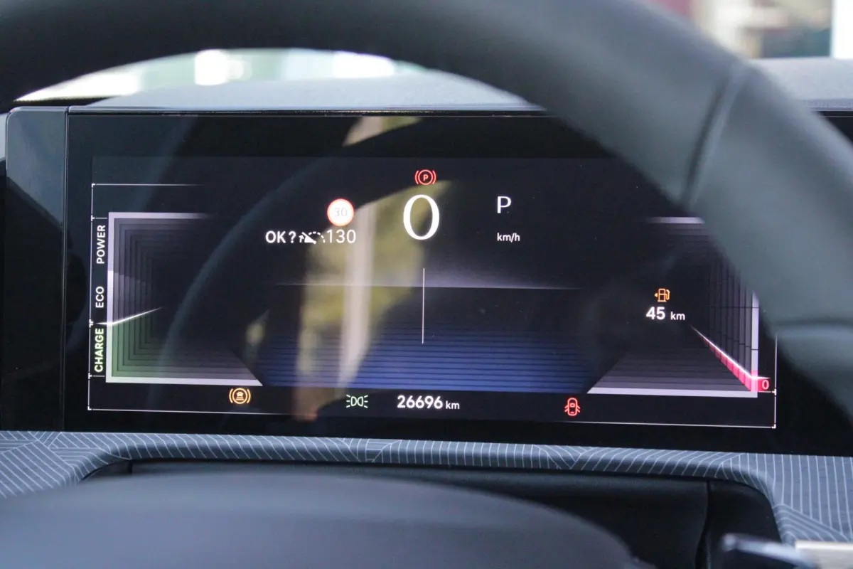 1.2 Hybrid 110PK AUTOMAAT LX | CAMERA VOOR + ACHTER | PARKEERSENSOREN VOOR + ACHTER | DRIVE PACK: ADAPTIVE CRUISE CONTROL/DODEHOEK DETECTIE/ELEKTRISCH INKLAPBARE BUITENSPIEGELS/SPROTIEF STUU