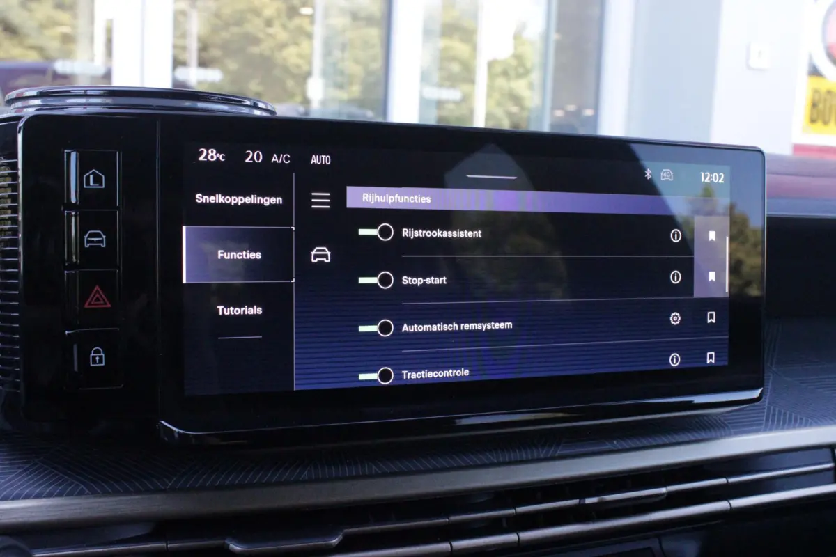 1.2 Hybrid 110PK AUTOMAAT LX | CAMERA VOOR + ACHTER | PARKEERSENSOREN VOOR + ACHTER | DRIVE PACK: ADAPTIVE CRUISE CONTROL/DODEHOEK DETECTIE/ELEKTRISCH INKLAPBARE BUITENSPIEGELS/SPROTIEF STUU