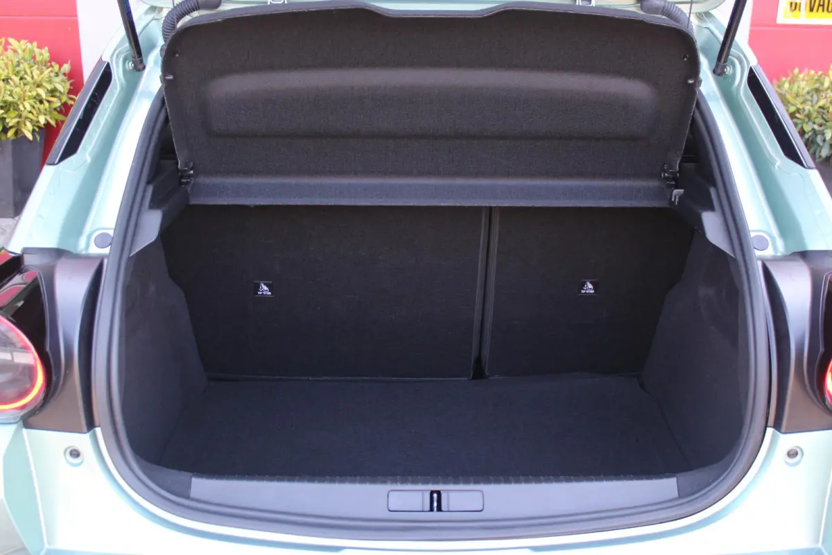 1.2 Hybrid 110PK AUTOMAAT LX | CAMERA VOOR + ACHTER | PARKEERSENSOREN VOOR + ACHTER | DRIVE PACK: ADAPTIVE CRUISE CONTROL/DODEHOEK DETECTIE/ELEKTRISCH INKLAPBARE BUITENSPIEGELS/SPROTIEF STUU