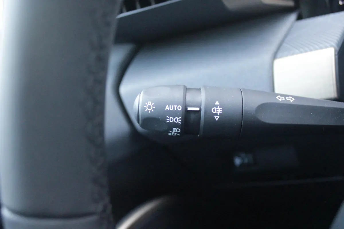 1.2 Hybrid 110PK AUTOMAAT LX | CAMERA VOOR + ACHTER | PARKEERSENSOREN VOOR + ACHTER | DRIVE PACK: ADAPTIVE CRUISE CONTROL/DODEHOEK DETECTIE/ELEKTRISCH INKLAPBARE BUITENSPIEGELS/SPROTIEF STUU
